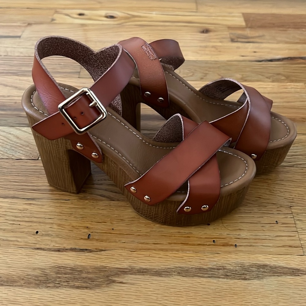 Vintage look wood clog block heeled sandals sz 6